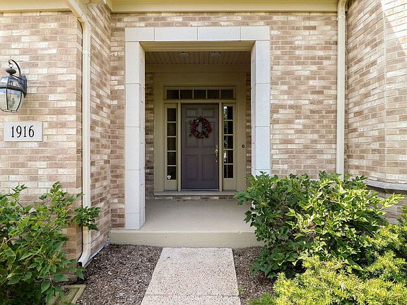 3rd image of 1916 Wyndham Cir