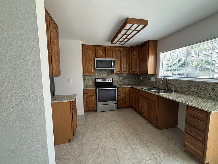 2228 Coolidge Ct — Photo 6