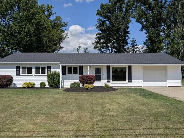 6182 Randolph Rd, Bedford, OH 44146