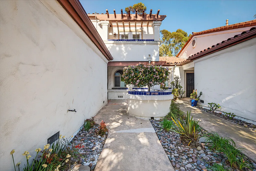 4 bed, 1939 sqft, $5,750 — Photo 3
