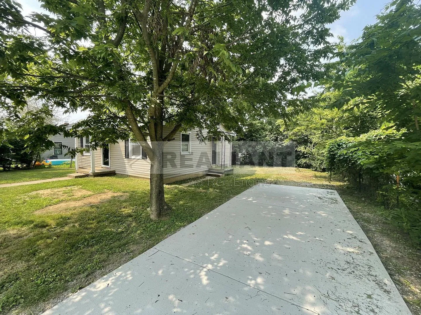 2 bed, 1.0 bath, 1050 sqft, $1,300 — Photo 2