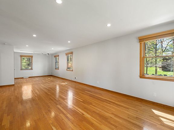 5th image of 109 Jerrold St