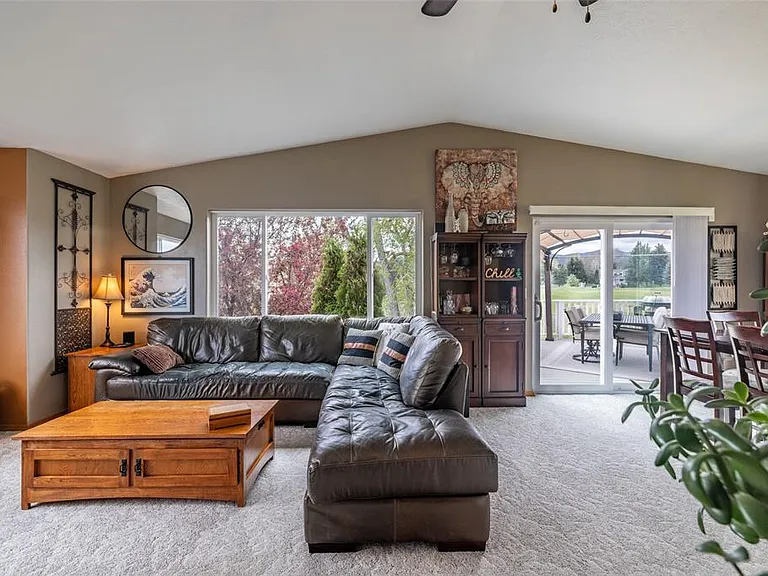 3026 McHugh Ln — Photo 3