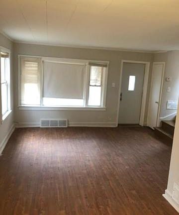 4th image of 10843 S Avenue O