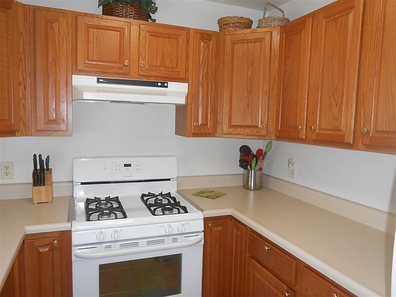 5th image of 404 Turnberry Ave