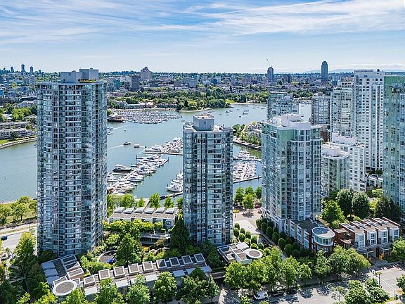 5th image of 1067 Marinaside Cres