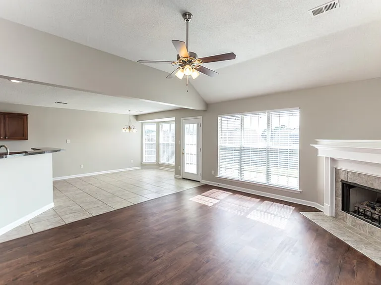 10805 Paul Coleman Dr — Photo 2