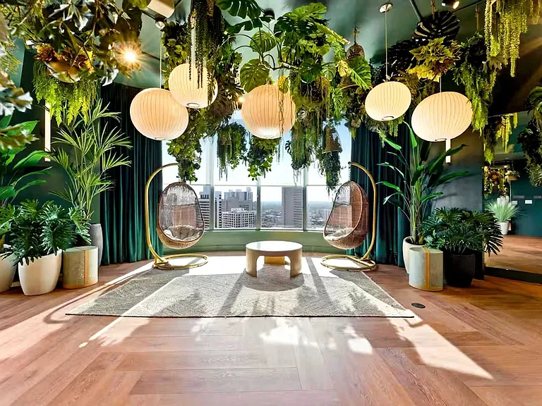 Building's Lounge