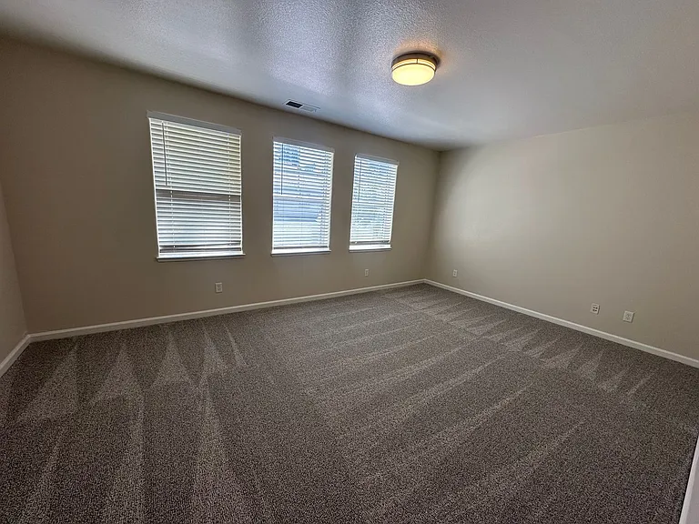 1690 Springhill Dr — Photo 24
