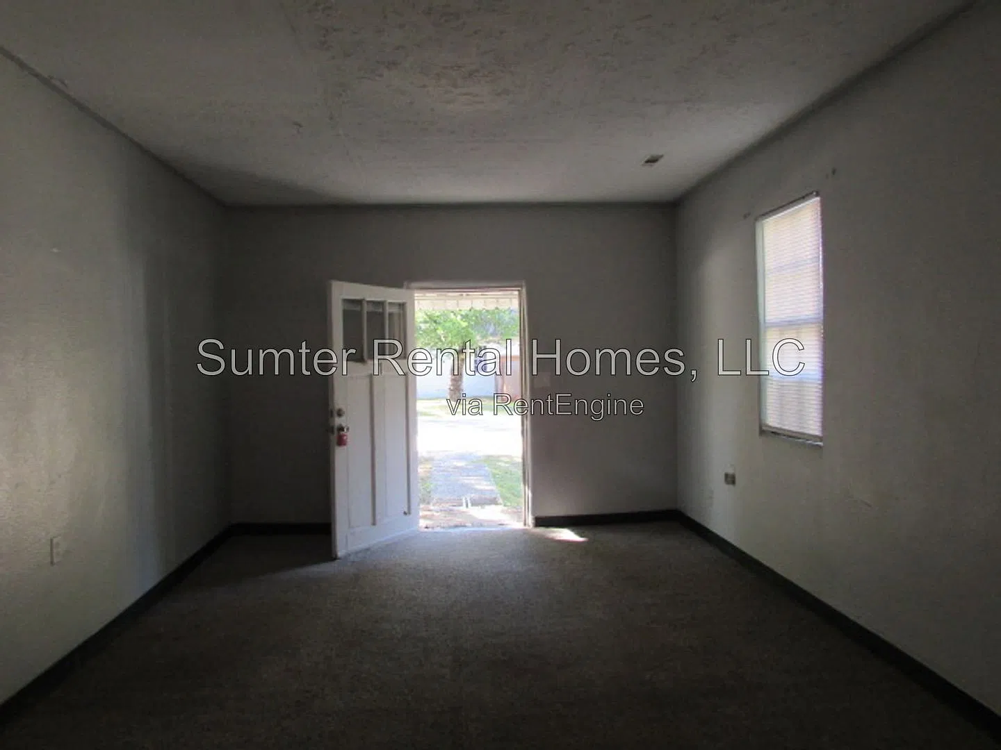3 bed, 1.0 bath, 990 sqft, $1,100 — Photo 4