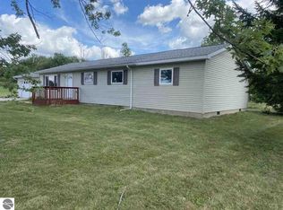5617 S Shepherd Rd, Shepherd, MI 48883