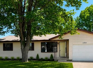 502 Prairie View Dr, Salem, IL 62881