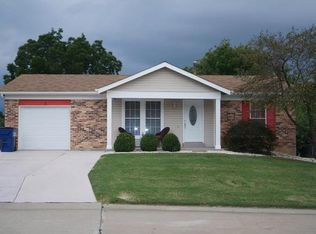 3 Oak Knoll Dr, Saint Peters, MO 63376