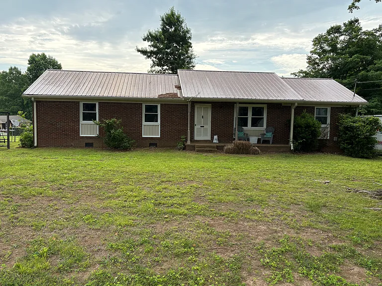 328 Lookout Dr — Photo 1