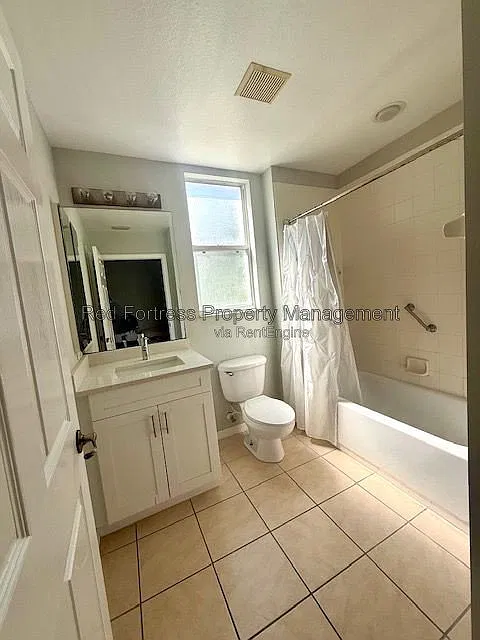 3 bed, 2.0 bath, 1249 sqft, $1,900 — Photo 4