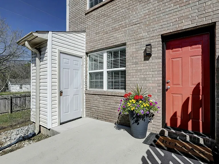 Windsor Apartments — Photo 13