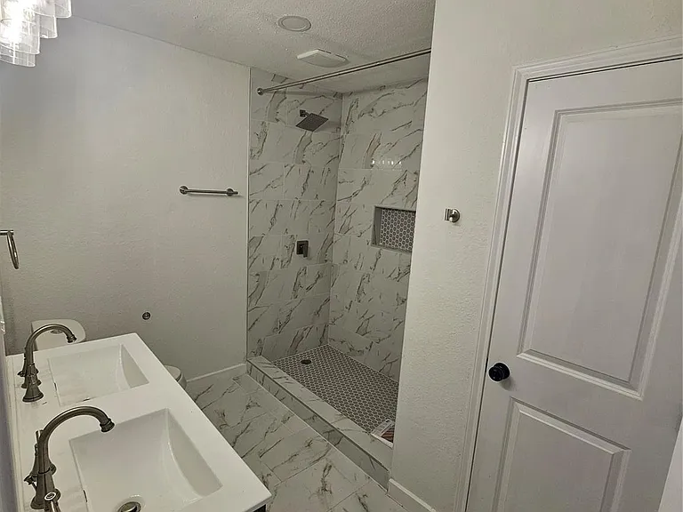 3009 Lincoln St — Photo 10
