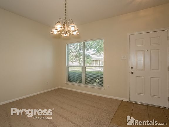 5th image of 915 Cove Crest Trl