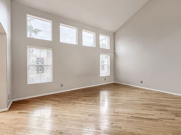 4th image of 950 Sweeping Vine Ave