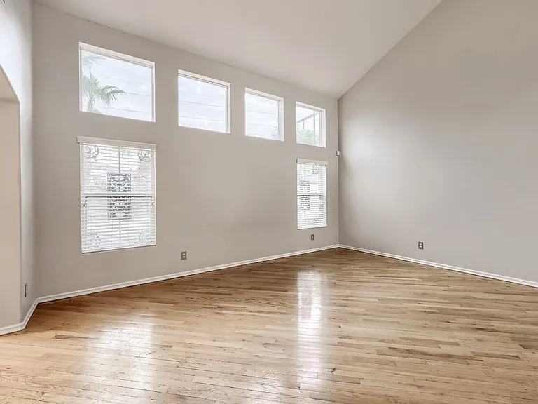 950 Sweeping Vine Ave — Photo 4