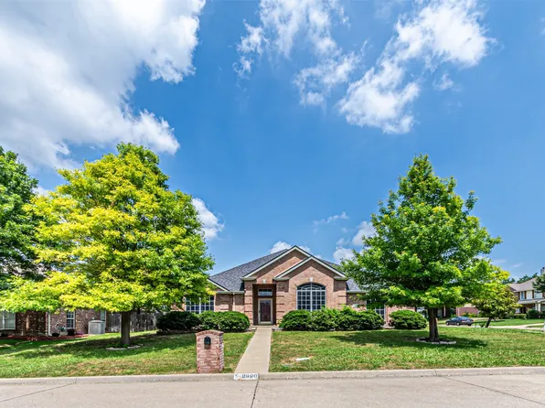 2900 Saint Vincent Dr, Mansfield, TX 76063