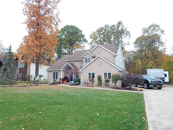 3rd image of 307 Deerwood Ln