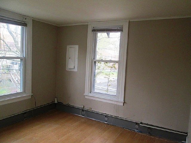 2nd image of 37 Oak Ave