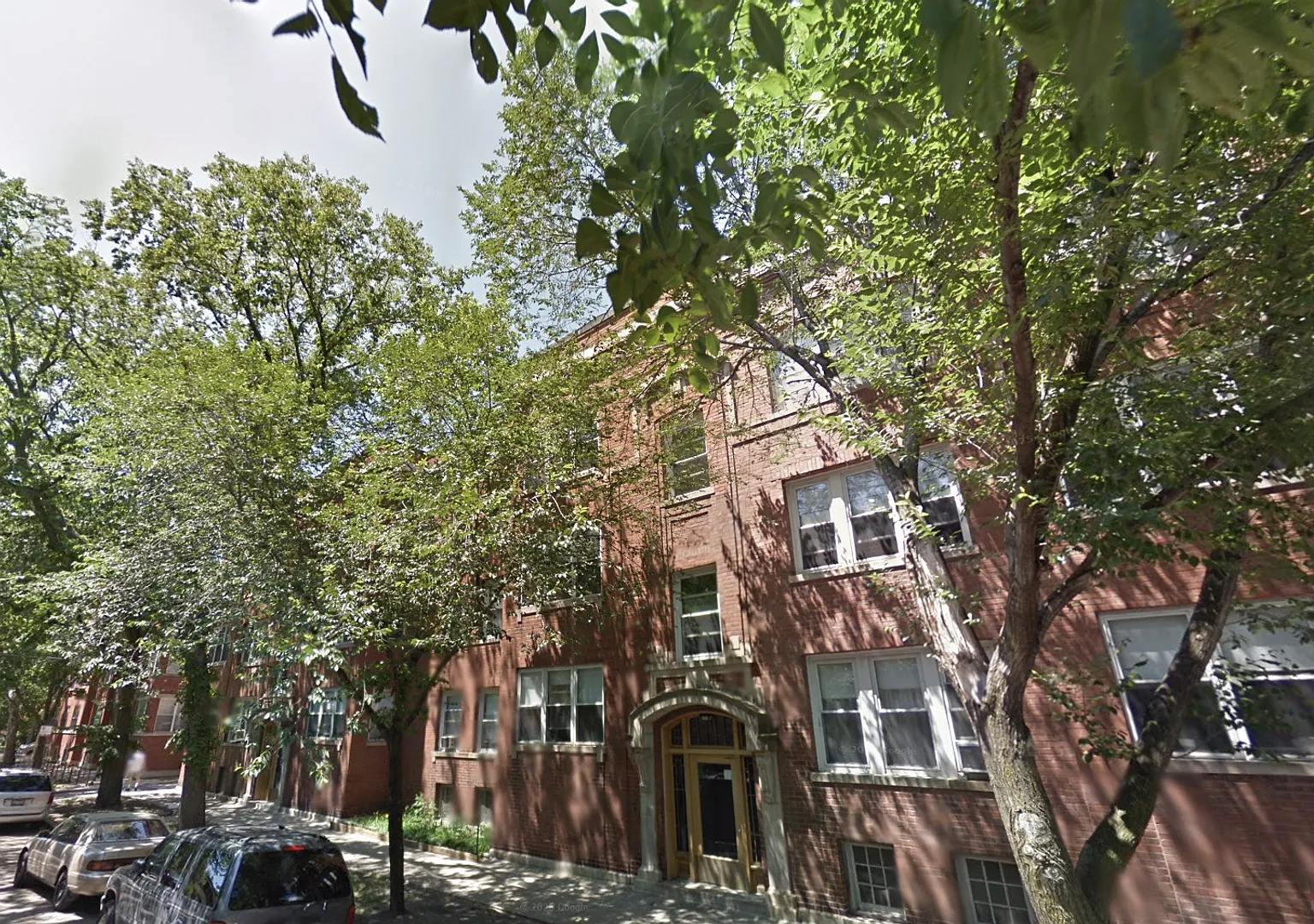 Large and Bright 1-bed/1-bath in Edgewater - Close to LUC! — Photo 3