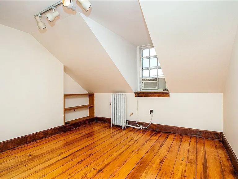31 Myrtle St #4 — Photo 8