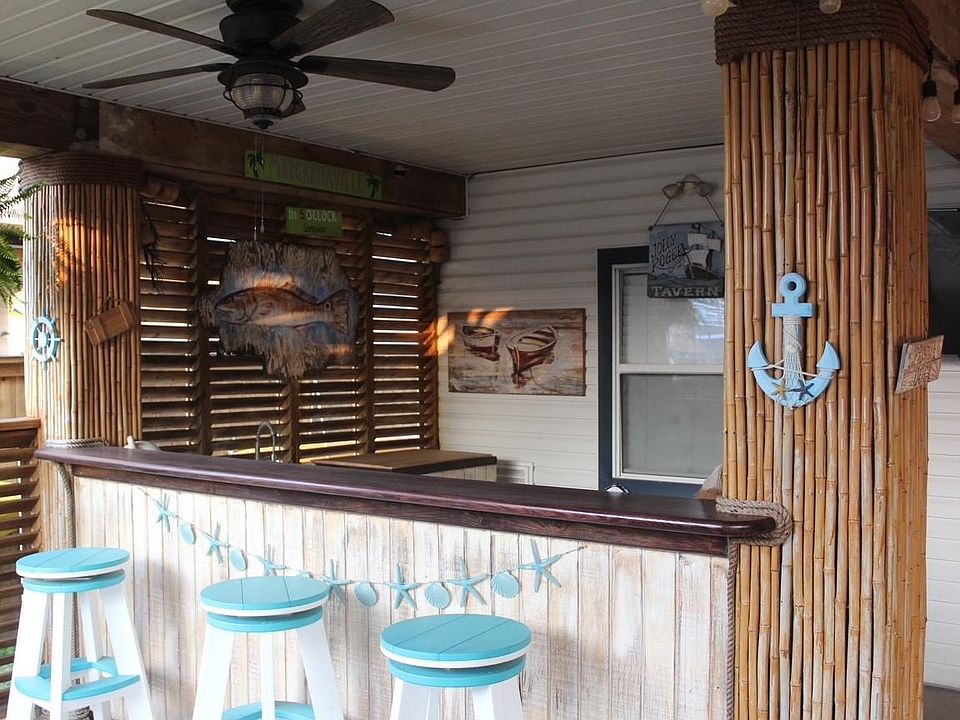 1st image of 4 N Curlew St