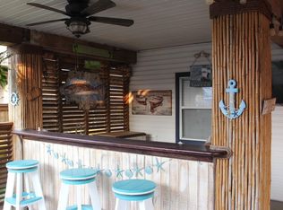 4 N Curlew St, La Marque, TX 77568