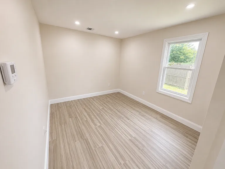 17 Thrasher Ave — Photo 5