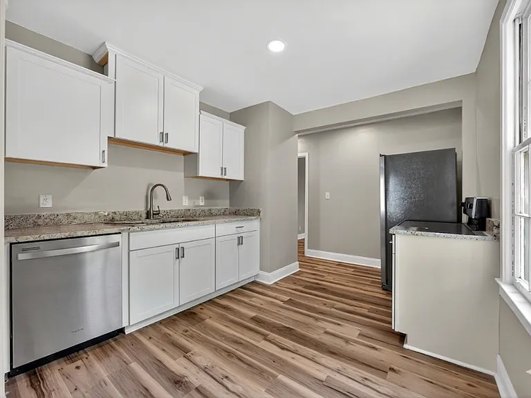 2218 Holt Dr — Photo 6