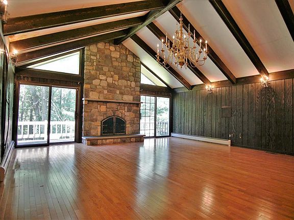 5th image of 7208 Hickory Ln