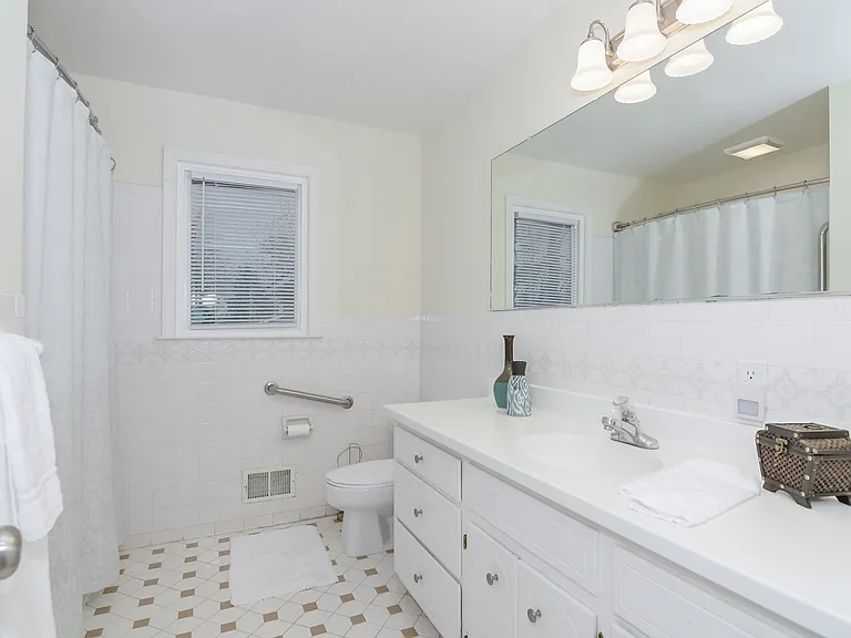2415 Apricot Ln — Photo 16