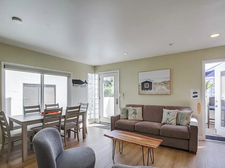 824 Ostend Ct — Photo 8