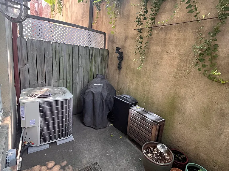 804R S 6th St #D — Photo 5