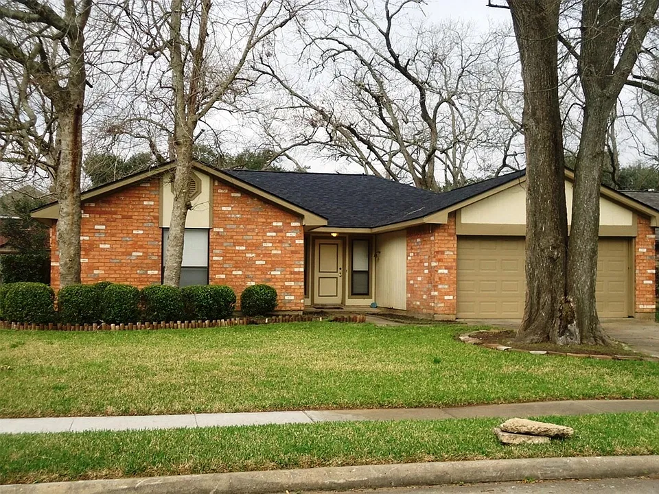 607 Old Colony Dr
