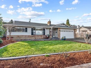 4 Northlake Pl, Longview, WA 98632