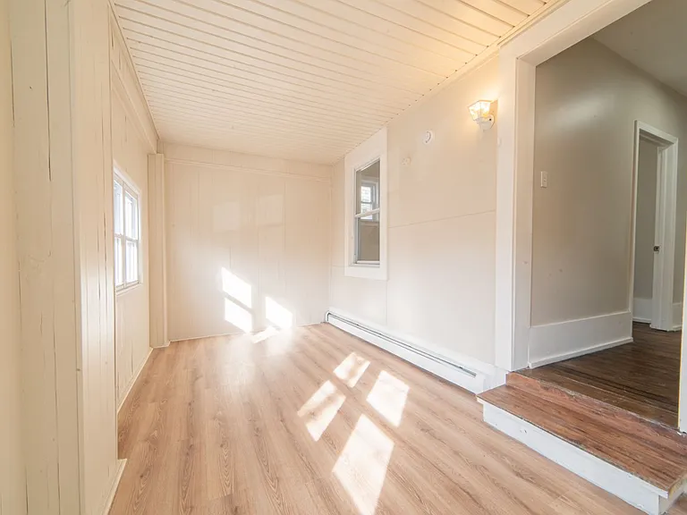 21 N Laclede Ave — Photo 10