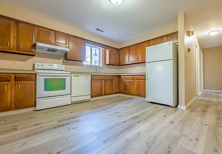 1103 E Samuel Ave — Photo 5