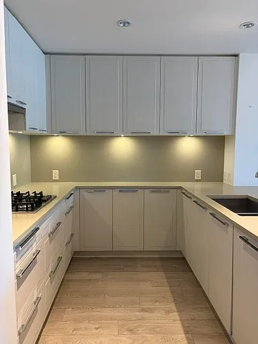 6677 Cambie St Photo 1