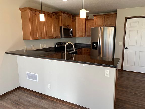 4th image of 811 W Desert Vista Dr