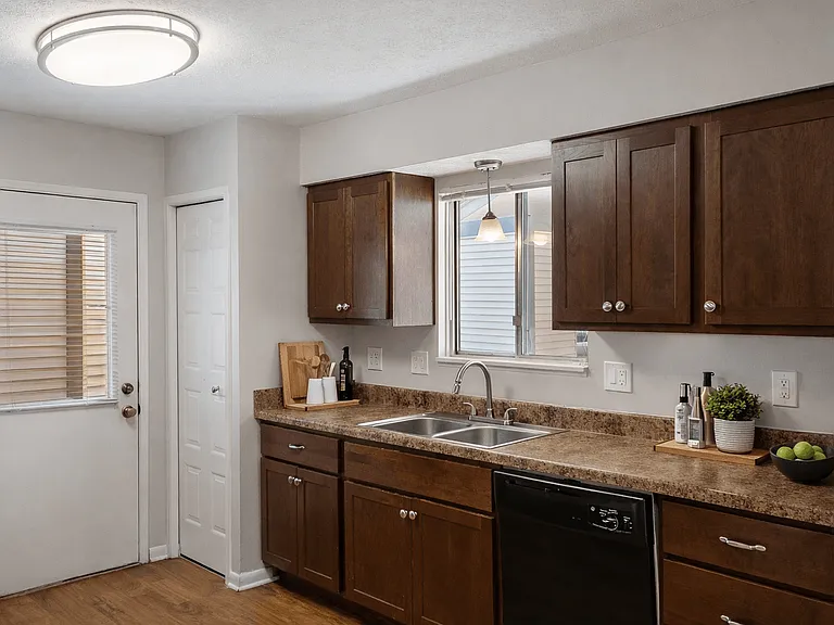Foote Hills Apartments - Grand Rapids, MI — Photo 6