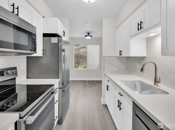 12520 NE 145th Street #E-33, Kirkland, WA 98034