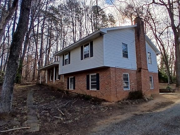 3rd image of 100 Friar Tuck Ln