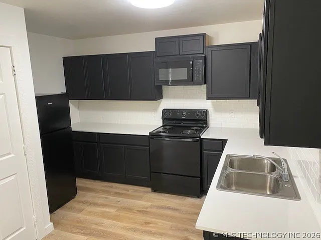 2 bed, 1.0 bath, 12288 sqft, $1,100 — Photo 4