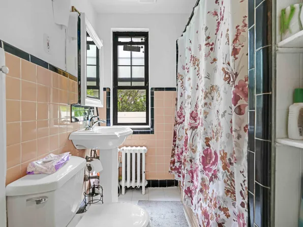 160-08 12th Road image 14 of 29