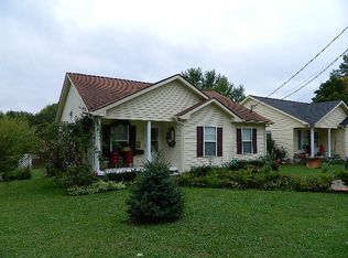 332 Broadway St, Irvine, KY 40336