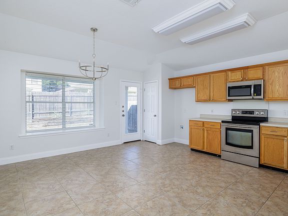 5th image of 12804 White House St